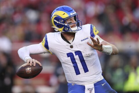 Carson Wentz, Clyde Edwards-Helaire agree to 1-year deals with the Chiefs, AP sources say